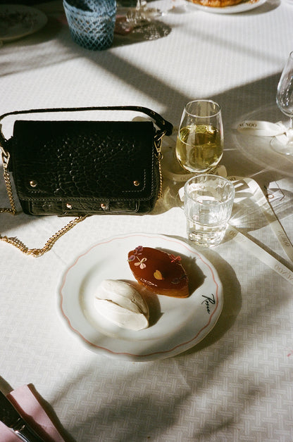 Núnoo Small Honey new zealand black w. gold Small bag Black
